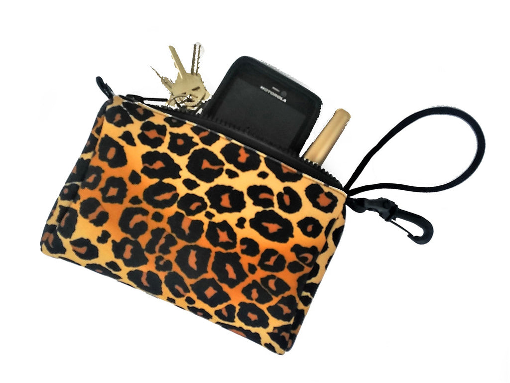 Wristlet leopard top print bag